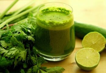 grüner smoothie zum trinken der diät